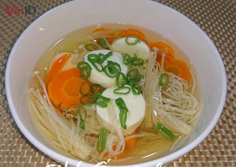Canh nấm kim châm đậu hũ