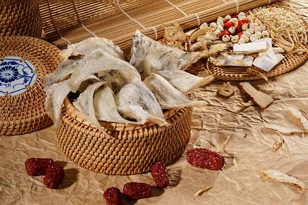 Chuẩn bị nguyên liệu yến chưng