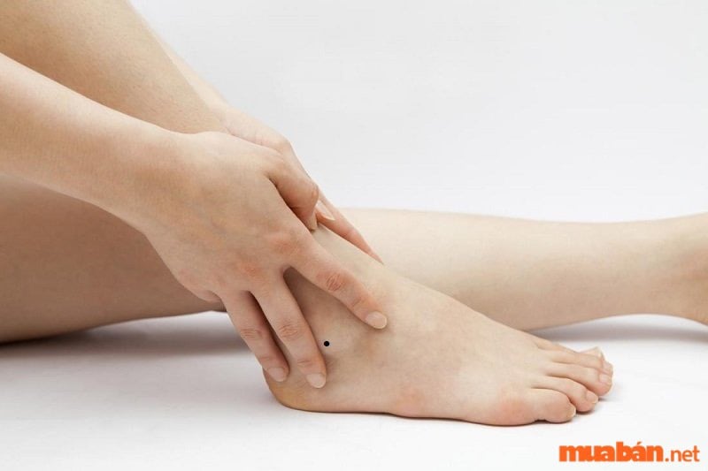 nốt ruồi bàn chân
