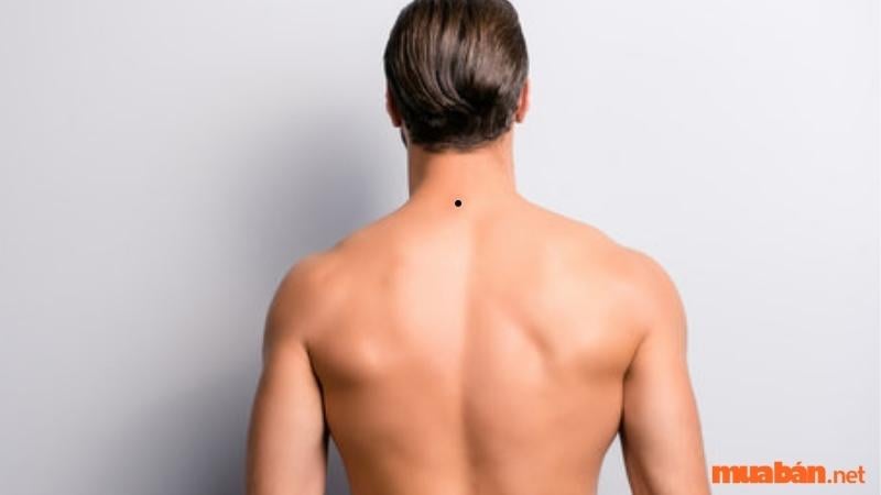 Ý nghĩa tướng số nốt ruồi ở giữa cổ và vai