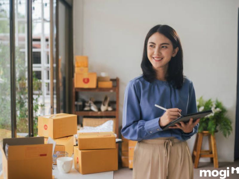 Nốt ruồi trong lòng bàn tay trái ở nữ