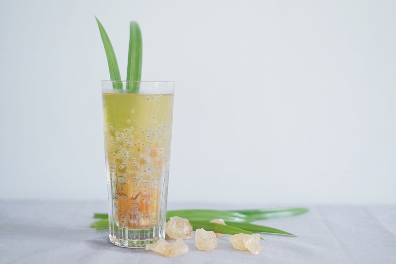 Pha hạt é với nước chè xanh và nước quất