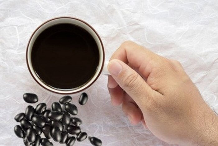 Uống nước đậu đen rang trị mụn, da căng bóng mịn màng bất ngờ - Ảnh 7