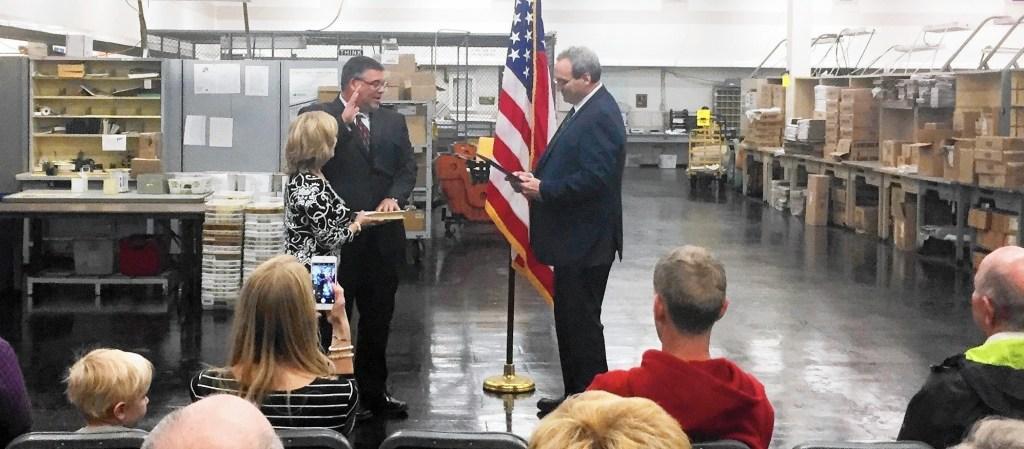 Elgin Courier-News | Elgin native sworn in as city’s new postmaster