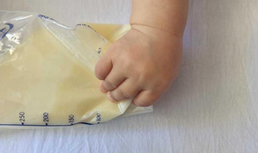 how to get air bubbles out of breast milk bags