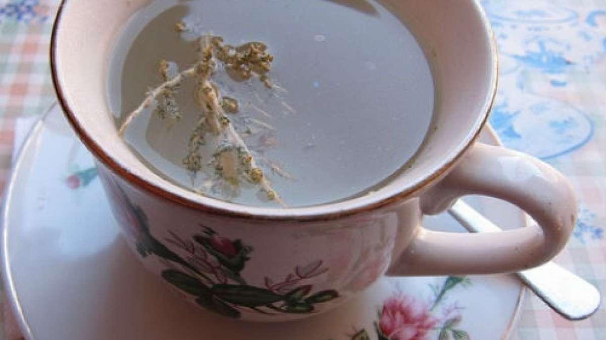 A cup of hot tea a day could keep glaucoma away