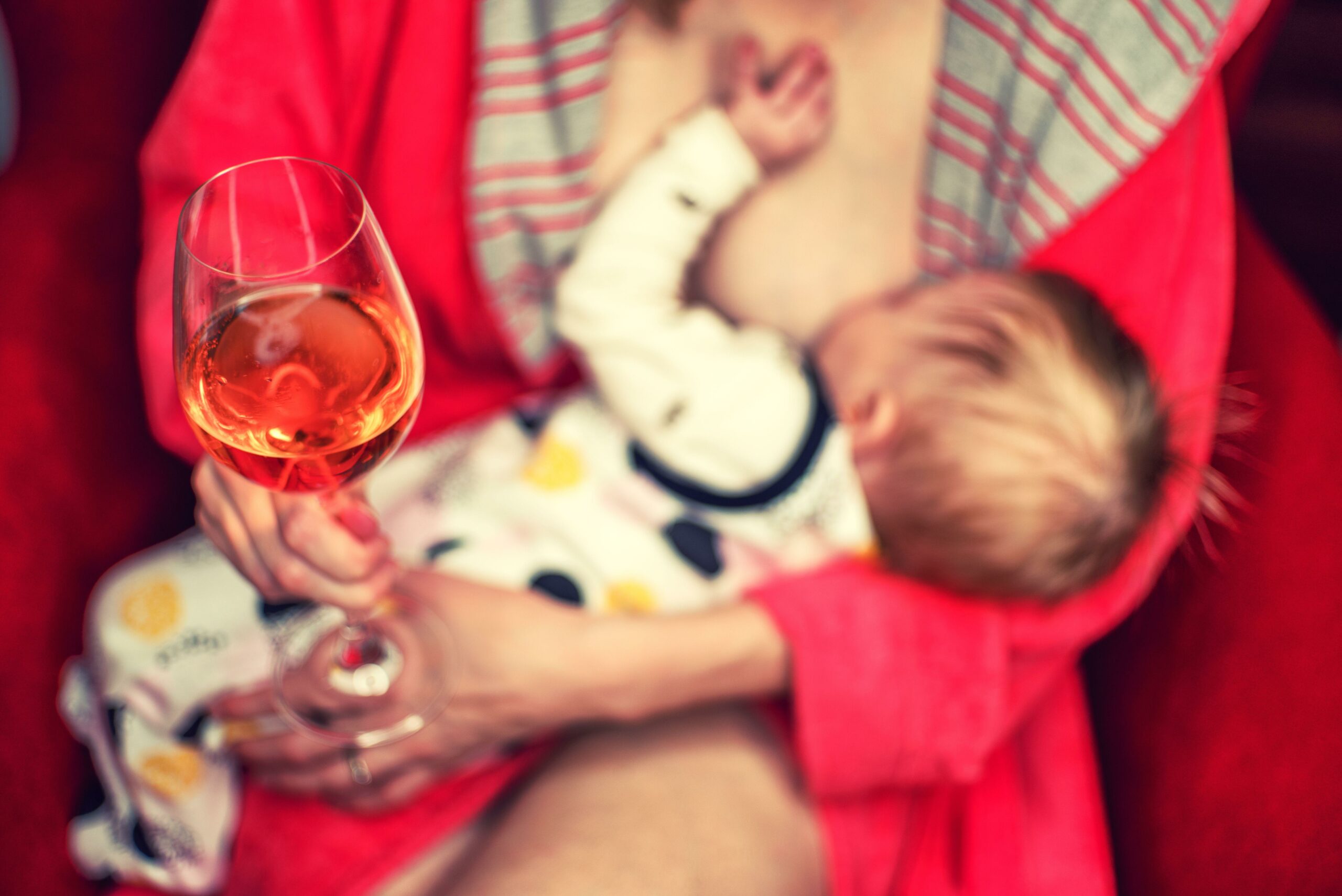 Alcohol and breastfeeding: What are the risks?